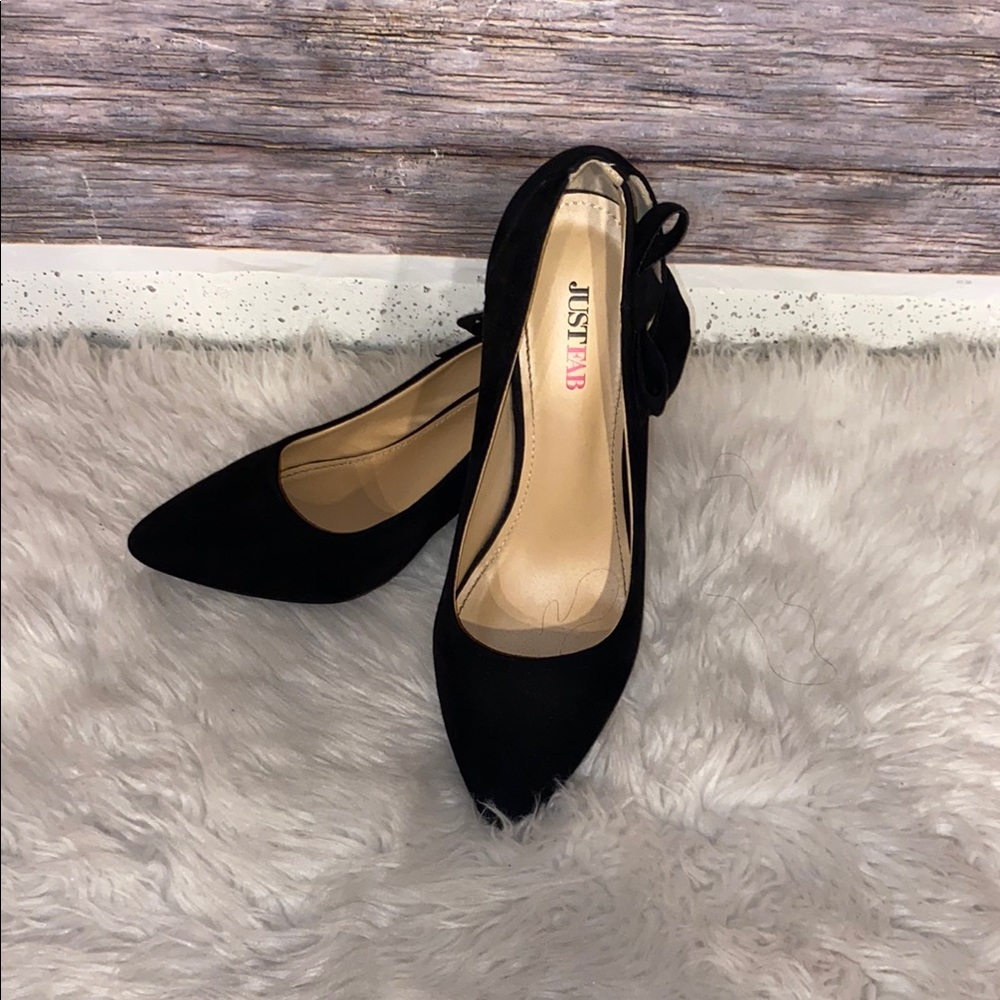 JustFab Black Classic Heels With Cut Out Bow